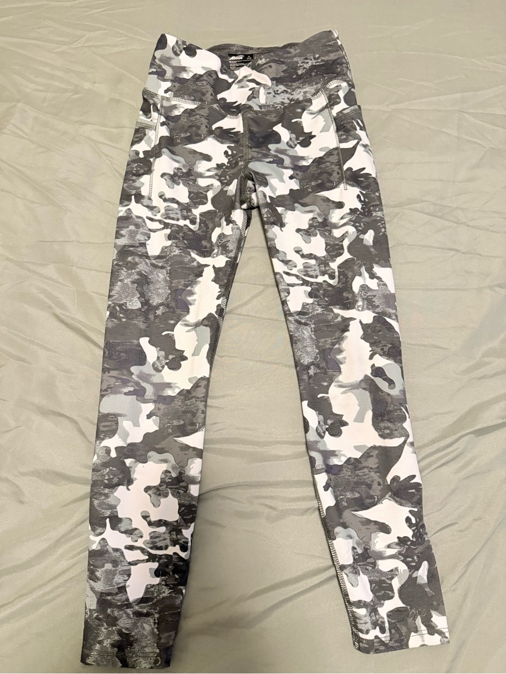 Avia Girls White & Gray Camo Leggings